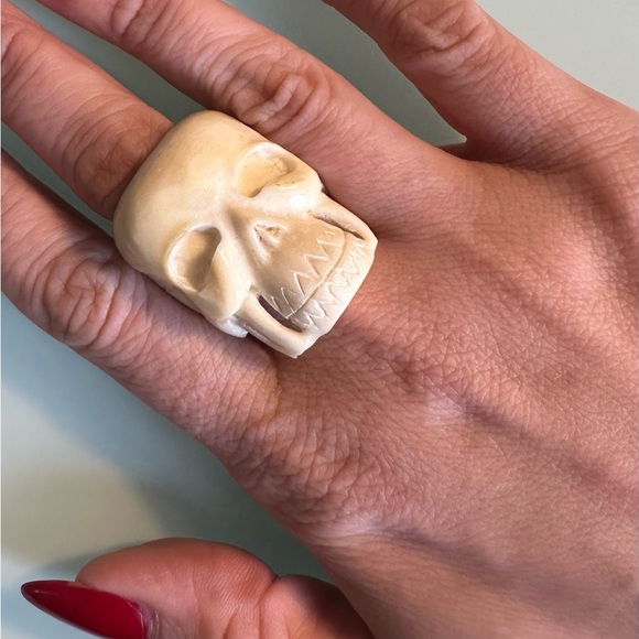 Vintage Skull Carved Ring 9 - Picture 4 of 5